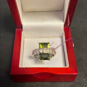 Elegant Silver and Green Gemstone Ring